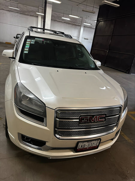GMC ACADIA DENALI/ TA/ 7 PAS./ PIEL/ F. XENÓN/ RA-20 CROM./ 4X4