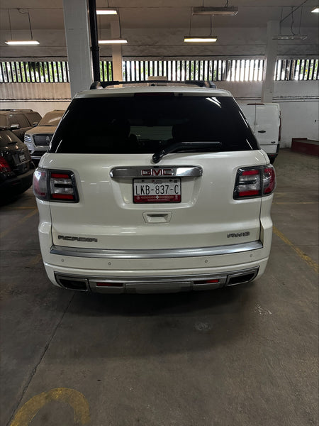 GMC ACADIA DENALI/ TA/ 7 PAS./ PIEL/ F. XENÓN/ RA-20 CROM./ 4X4