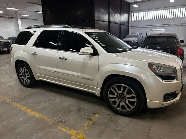 GMC ACADIA DENALI/ TA/ 7 PAS./ PIEL/ F. XENÓN/ RA-20 CROM./ 4X4
