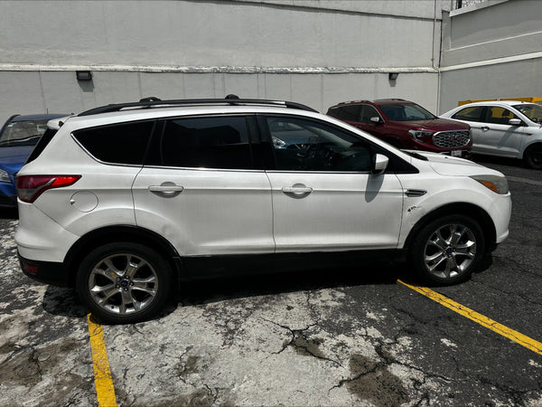 FORD ESCAPE SE PLUS/ TA/ A/AC. AUT./ PIEL/ GPS/ QCP/ RA-18
