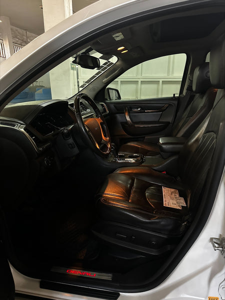 GMC ACADIA DENALI/ TA/ 7 PAS./ PIEL/ F. XENÓN/ RA-20 CROM./ 4X4