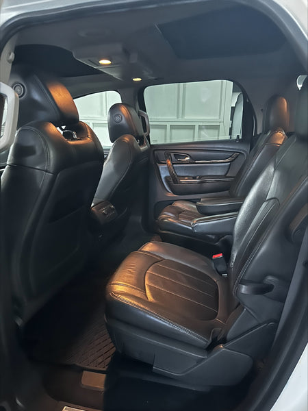 GMC ACADIA DENALI/ TA/ 7 PAS./ PIEL/ F. XENÓN/ RA-20 CROM./ 4X4
