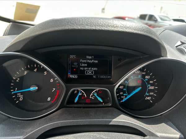 FORD ESCAPE SE PLUS/ TA/ A/AC. AUT./ PIEL/ GPS/ QCP/ RA-18