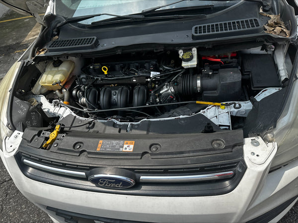 FORD ESCAPE SE PLUS/ TA/ A/AC. AUT./ PIEL/ GPS/ QCP/ RA-18