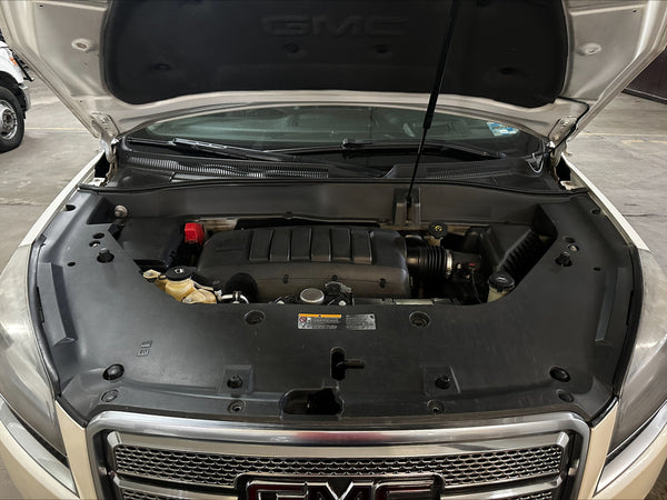 GMC ACADIA DENALI/ TA/ 7 PAS./ PIEL/ F. XENÓN/ RA-20 CROM./ 4X4