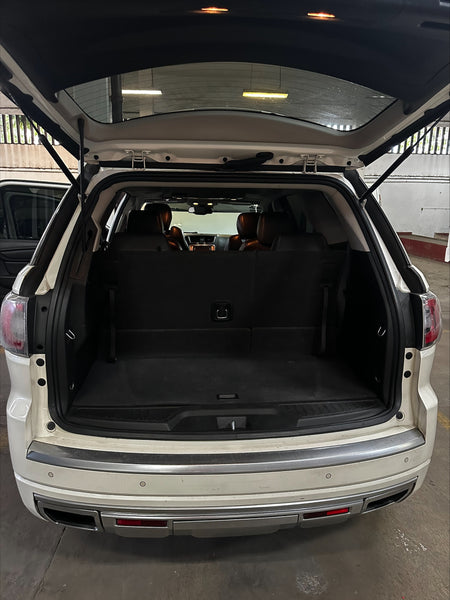 GMC ACADIA DENALI/ TA/ 7 PAS./ PIEL/ F. XENÓN/ RA-20 CROM./ 4X4