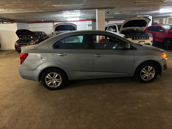 CHEVROLET SONIC LT A/A