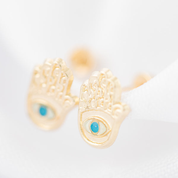 Tres pares de broqueles diseño especial en oro amarillo 14 kilates.