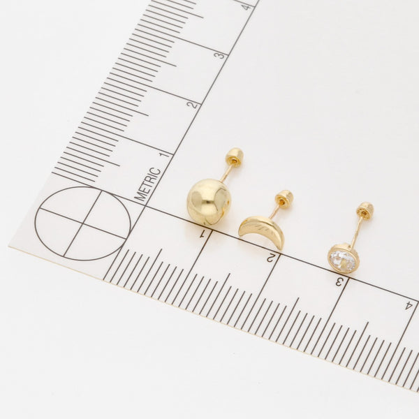 Tres pares de broqueles diseño especial uno con sintéticos en oro amarillo 14 kilates.