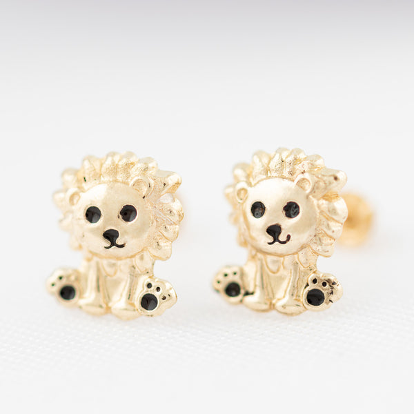 Tres pares de broqueles diseño especial en oro amarillo 14 kilates.