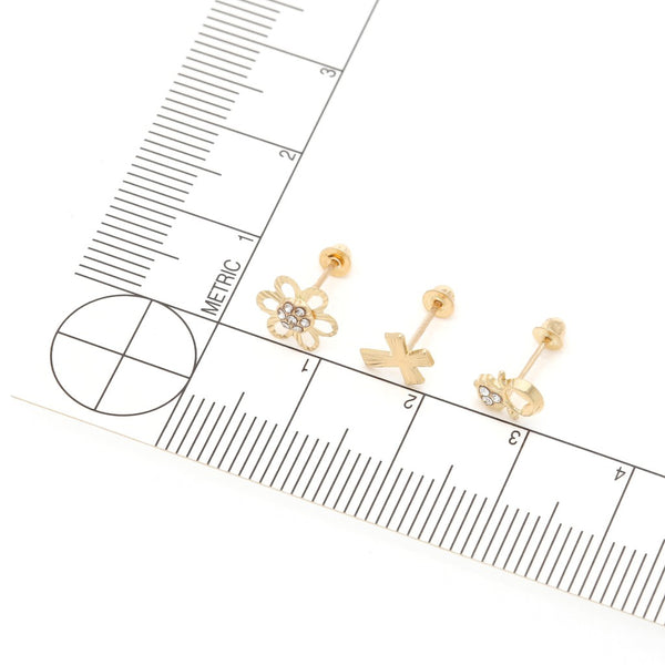 Tres pares de broqueles diseño especial dos con sintéticos en oro amarillo 14 kilates.