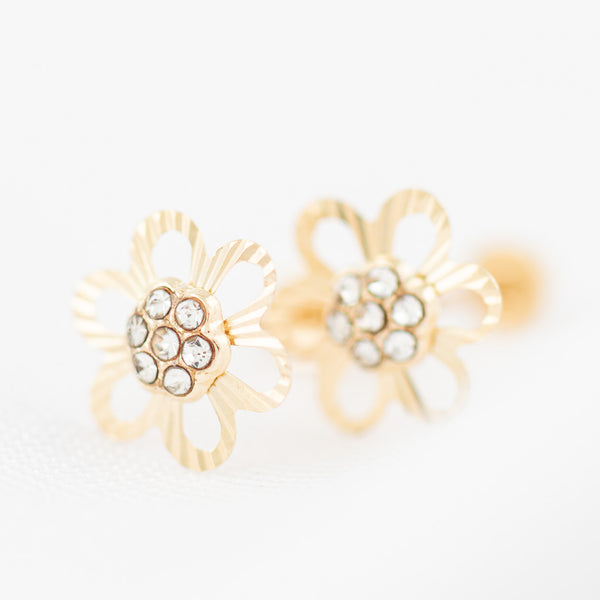 Tres pares de broqueles diseño especial dos con sintéticos en oro amarillo 14 kilates.