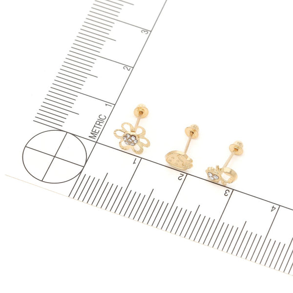 Tres pares de broqueles diseño especial dos con sintéticos en oro amarillo 14 kilates.
