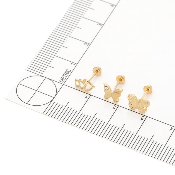 Tres pares de broqueles diseño especial uno con sintéticos en oro amarillo 14 kilates.