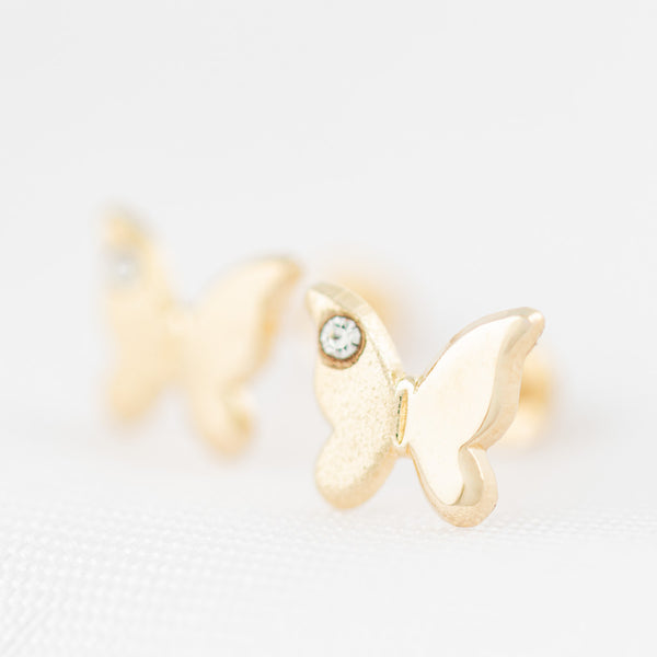 Tres pares de broqueles diseño especial uno con sintéticos en oro amarillo 14 kilates.