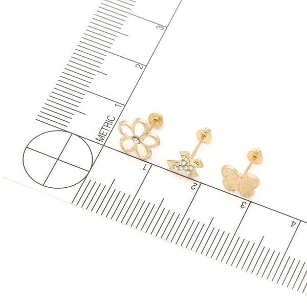 Tres pares de broqueles diseño especial dos con sintéticos en oro amarillo 14 kilates.