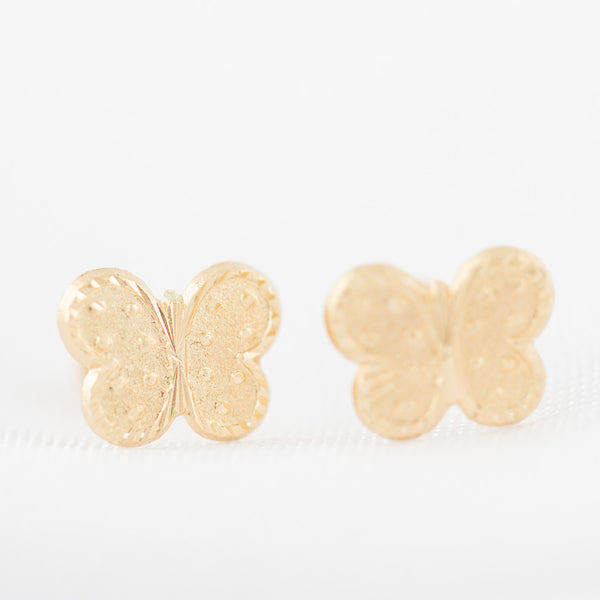 Tres pares de broqueles diseño especial dos con sintéticos en oro amarillo 14 kilates.