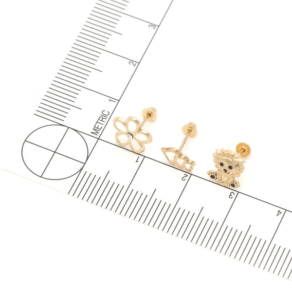 Tres pares de broqueles diseño especial uno con sintéticos en oro amarillo 14 kilates.