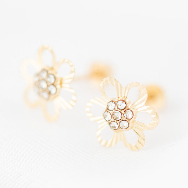 Tres pares de broqueles diseño especial dos con sintéticos en oro amarillo 14 kilates.