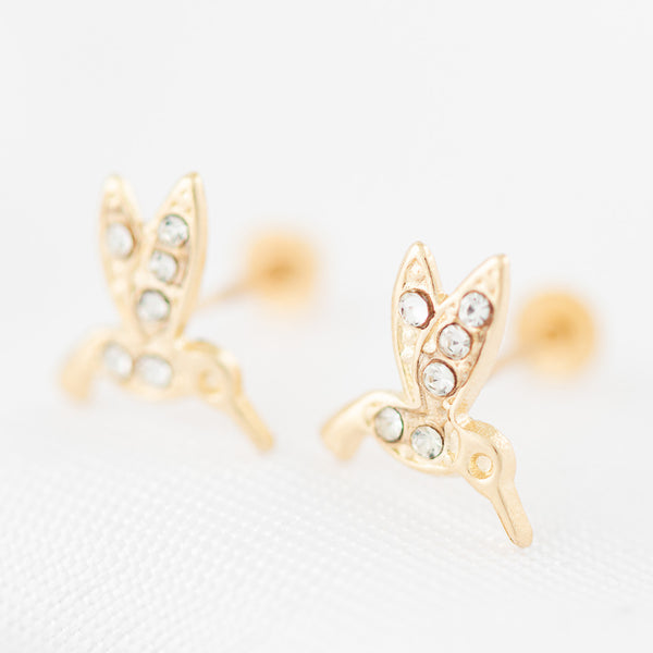 Tres pares de broqueles diseño especial dos con sintéticos en oro amarillo 14 kilates.