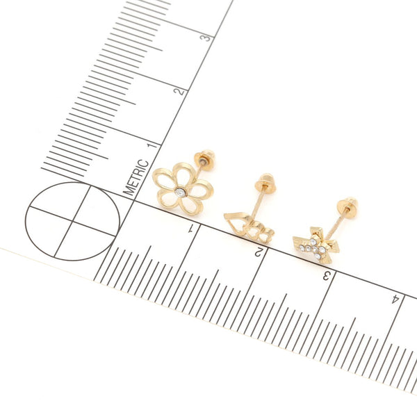Tres pares de broqueles diseño especial dos con sintéticos en oro amarillo 14 kilates.
