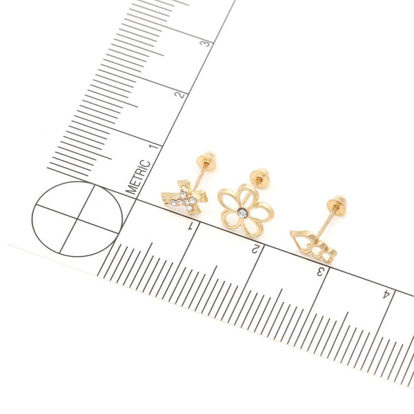 Tres pares de broqueles diseño especial dos con sintéticos en oro amarillo 14 kilates.