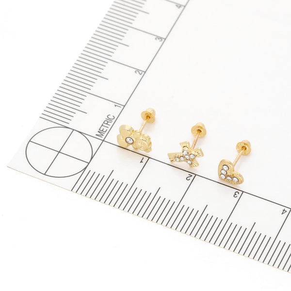 Tres pares de broqueles diseño especial con sintéticos en oro amarillo 14 kilates.