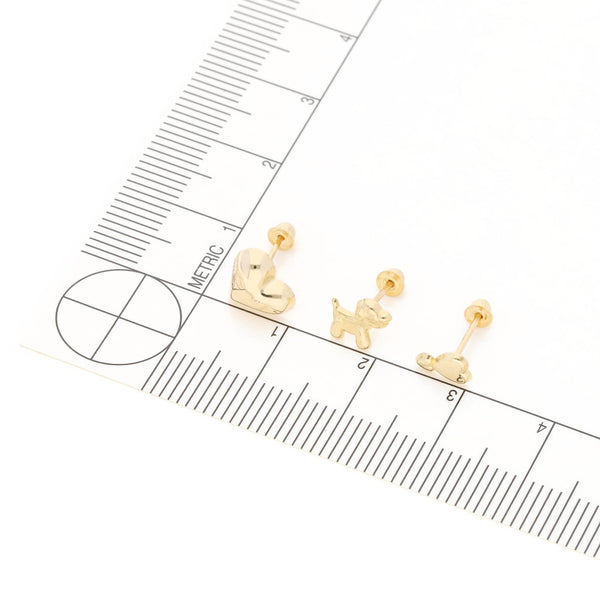 Tres pares de broqueles diseño especial en oro amarillo 14 kilates.