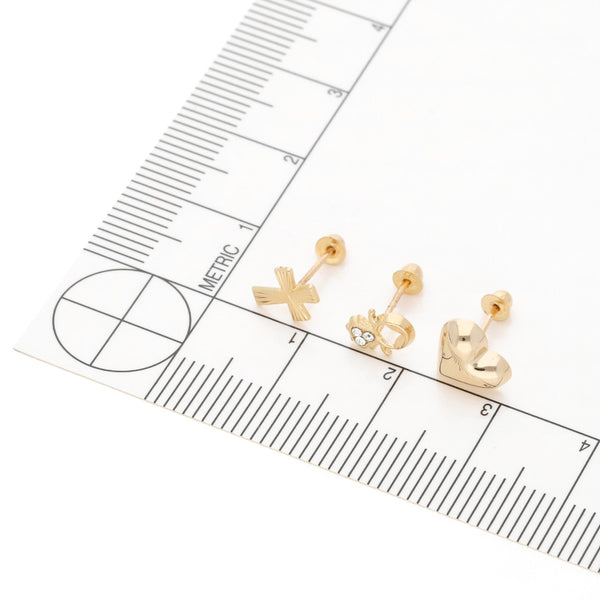 Tres pares de broqueles diseño especial uno con sintéticos en oro amarillo 14 kilates.