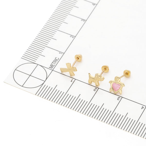 Tres pares de broqueles diseño especial uno con sintéticos en oro amarillo 14 kilates.