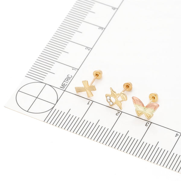 Tres pares de broqueles diseño especial uno con sintéticos en oro tres tonos 14 kilates.