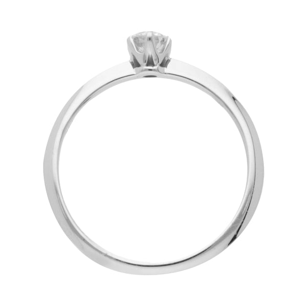 Anillo solitario con diamante en oro blanco 14 kilates.