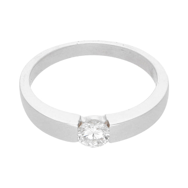 Anillo solitario con diamante en oro blanco 14 kilates.