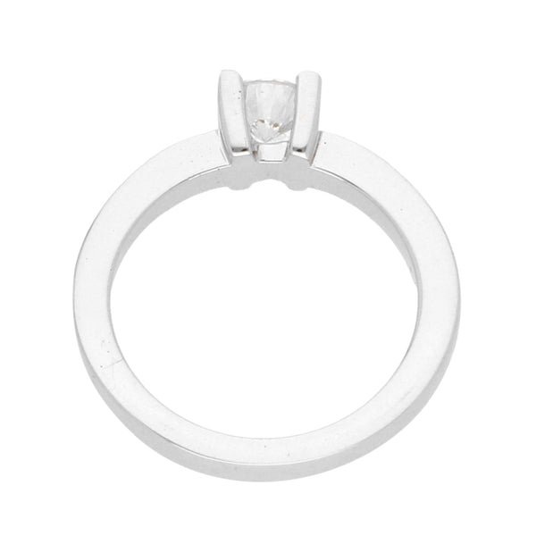 Anillo solitario con diamante en oro blanco 14 kilates.