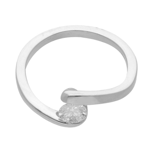 Anillo solitario con diamante en oro blanco 14 kilates.