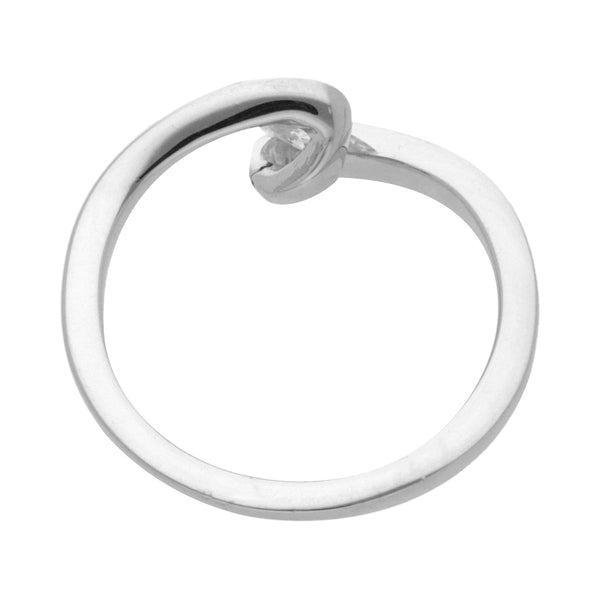 Anillo solitario con diamante en oro blanco 14 kilates.