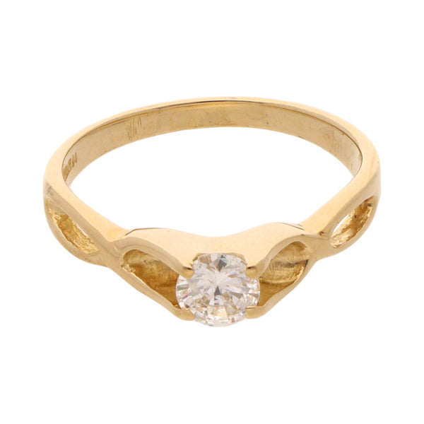 Anillo solitario con diamante en oro amarillo 14 kilates.