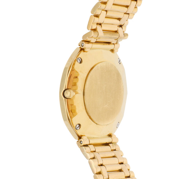 Reloj Corum para caballero modelo Admiral's Cup en oro amarillo 18 kilates.