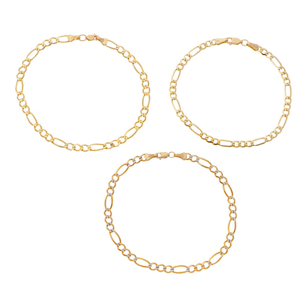 Tres pulseras de tres eslabones por uno diamantado en oro amarillo.