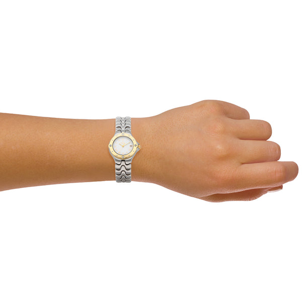 Reloj Ebel para dama modelo Sportwave bisel en oro amarillo 18 kilates.
