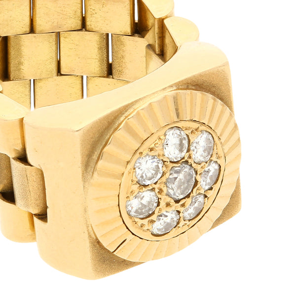 Anillo hechura especial con diamantes en oro amarillo 18 kilates.