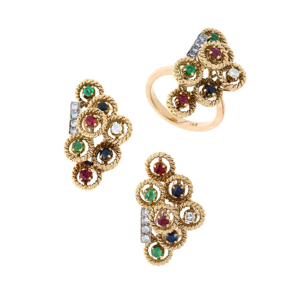 Juego de anillo y aretes hechura especial con diamantes, rubíes, zafiros y esmeraldas en oro amarillo 18 kilates.