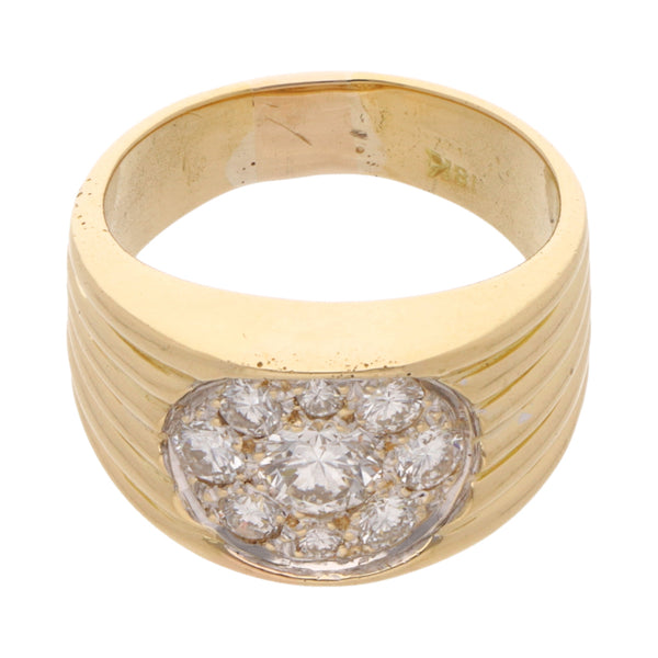 Anillo hechura especial con diamantes en oro amarillo 18 kilates.