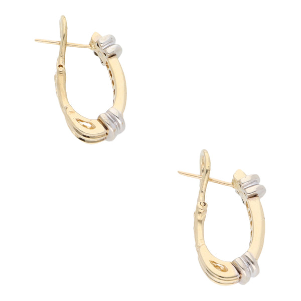 Aretes hechura especial con diamantes en oro dos tonos 14 kilates.