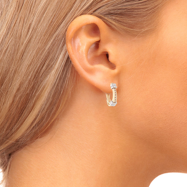 Aretes hechura especial con diamantes en oro dos tonos 14 kilates.