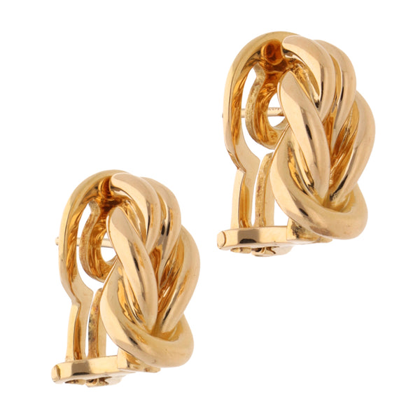 Aretes hechura especial motivo nudo firma Tane en oro amarillo 18 kilates.