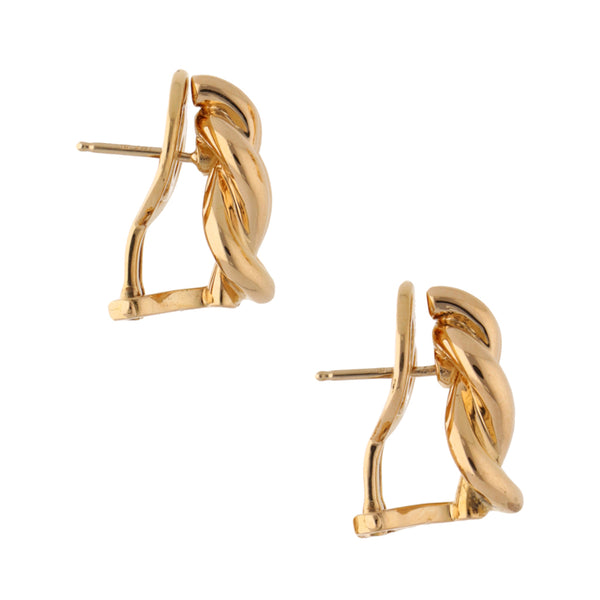 Aretes hechura especial motivo nudo firma Tane en oro amarillo 18 kilates.