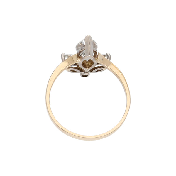 Anillo liso con diamantes en oro dos tonos 14 kilates.