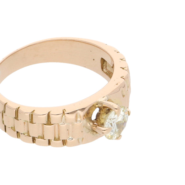 Anillo solitario con diamante en oro amarillo 14 kilates.