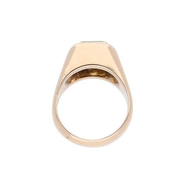 Anillo tipo sello con sintético en oro amarillo 10 kilates.